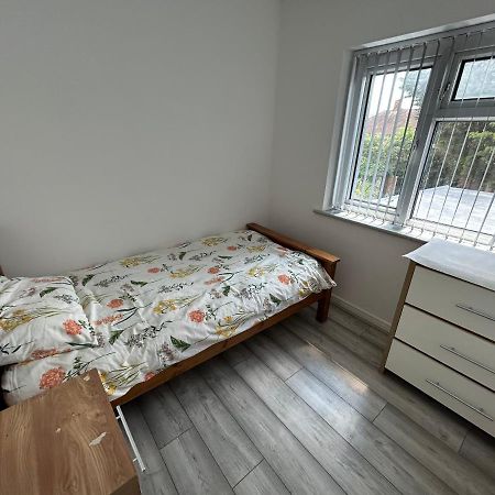 Lovely 3 Bedroom Entire Home With Street Parking - Close To Nec, Bhx Airport - Sleeps 6 Guests Ideal For Contractors & Families Birmingham Exterior photo