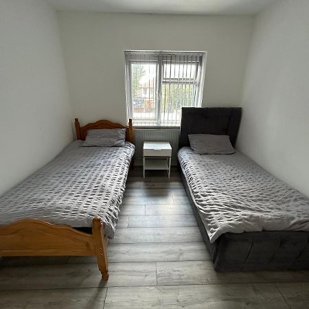 Lovely 3 Bedroom Entire Home With Street Parking - Close To Nec, Bhx Airport - Sleeps 6 Guests Ideal For Contractors & Families Birmingham Exterior photo