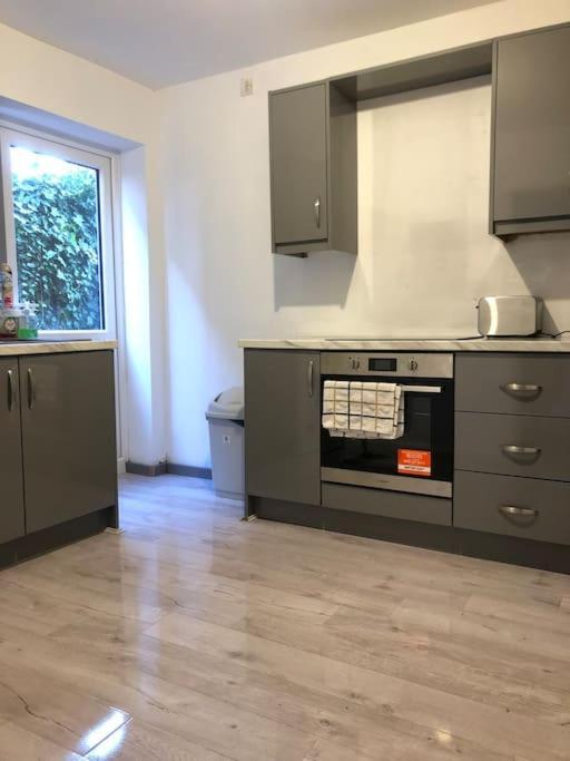 Lovely 3 Bedroom Entire Home With Street Parking - Close To Nec, Bhx Airport - Sleeps 6 Guests Ideal For Contractors & Families Birmingham Exterior photo