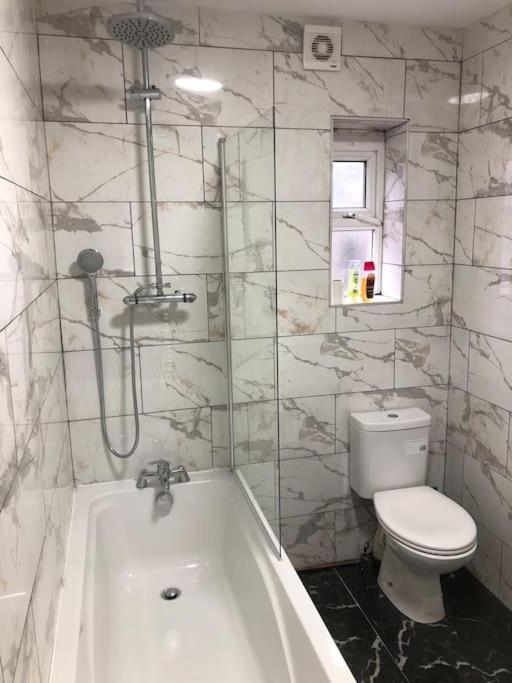 Lovely 3 Bedroom Entire Home With Street Parking - Close To Nec, Bhx Airport - Sleeps 6 Guests Ideal For Contractors & Families Birmingham Exterior photo