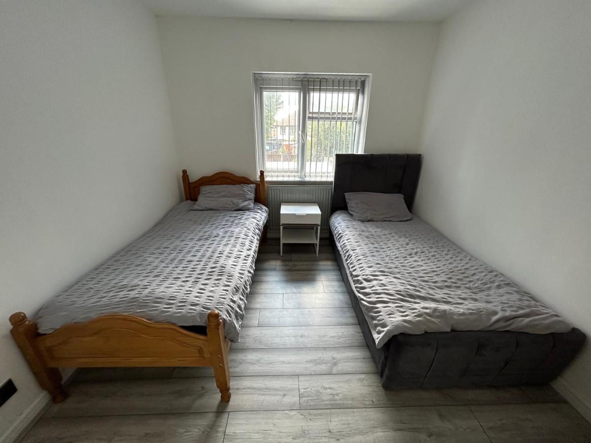 Lovely 3 Bedroom Entire Home With Street Parking - Close To Nec, Bhx Airport - Sleeps 6 Guests Ideal For Contractors & Families Birmingham Exterior photo
