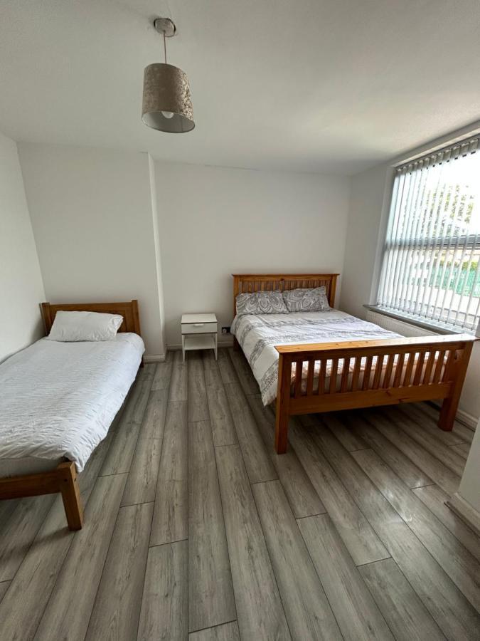 Lovely 3 Bedroom Entire Home With Street Parking - Close To Nec, Bhx Airport - Sleeps 6 Guests Ideal For Contractors & Families Birmingham Exterior photo
